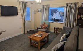 Idyllic, Luxurious Seaside Flat For 4.